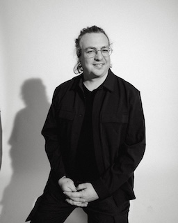 Bob van Luijt sitting on high chair II